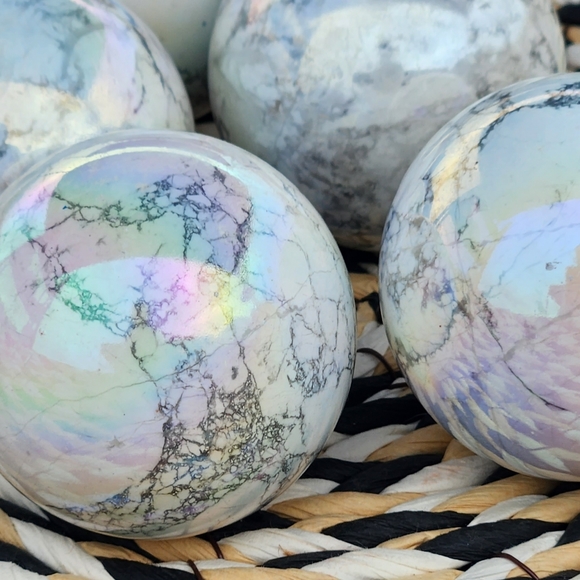 NWT Angel Aurora, Howlite, sphere, crystals, metaphysical, sage, Tarot, jewe… - Picture 4 of 6